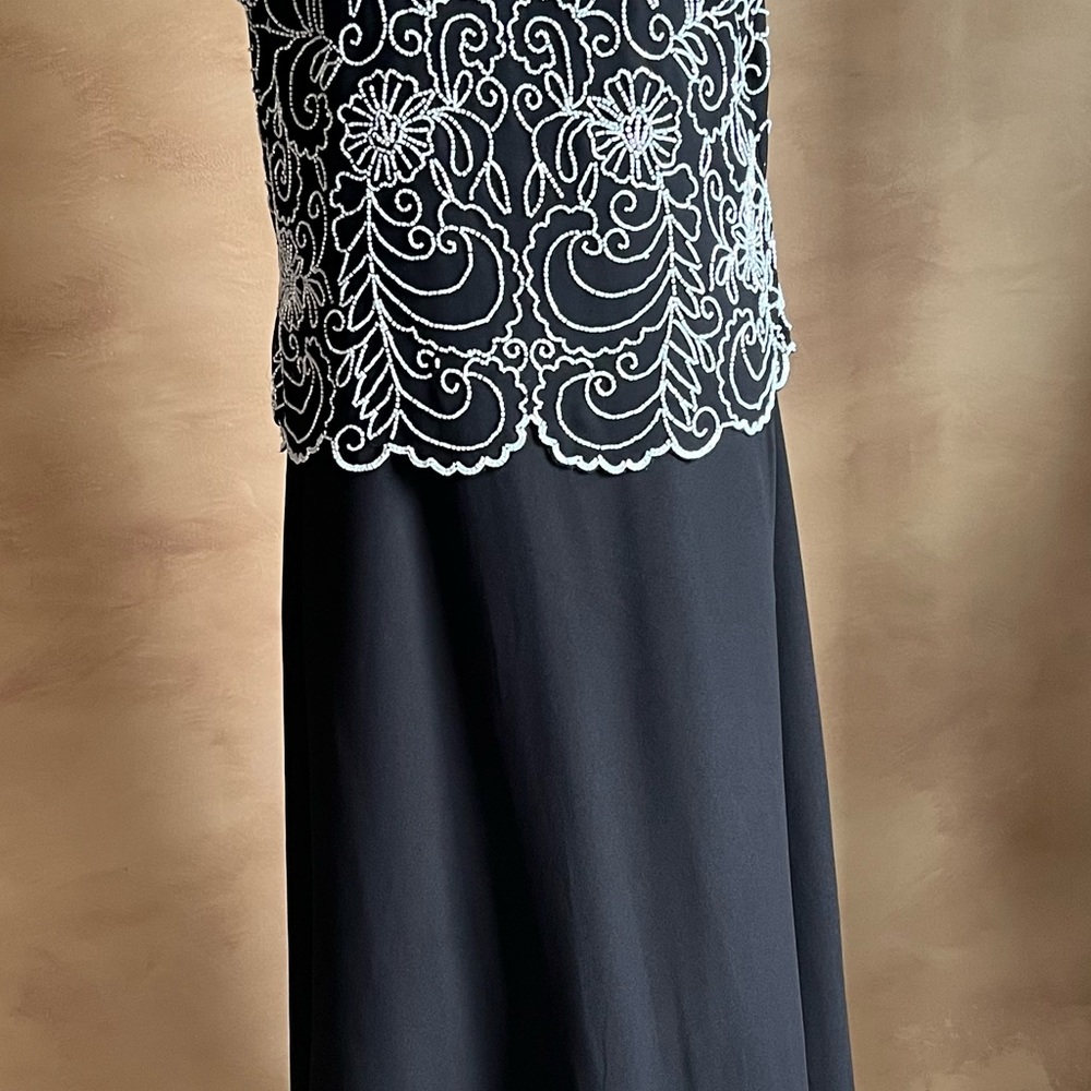 Beautiful Beaded Black and White Gown-Size 18
